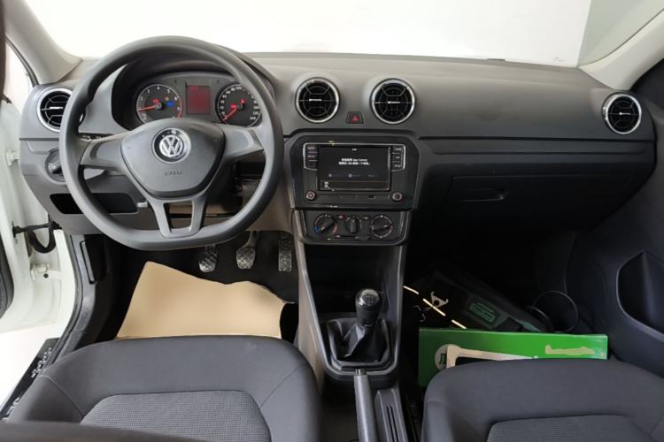 Used Volkswagen Jetta 2017 1.5L Manual Fashion Edition Center Console