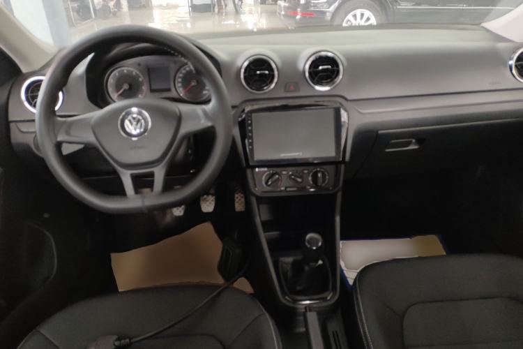 Used Volkswagen Jetta 2017 1.5L Manual Fashion Edition Center Console