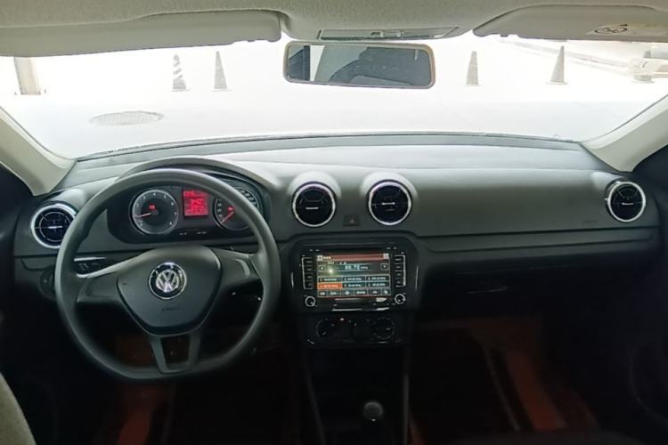 Used Volkswagen Jetta 2017 1.5L Manual Fashion Edition Center Console