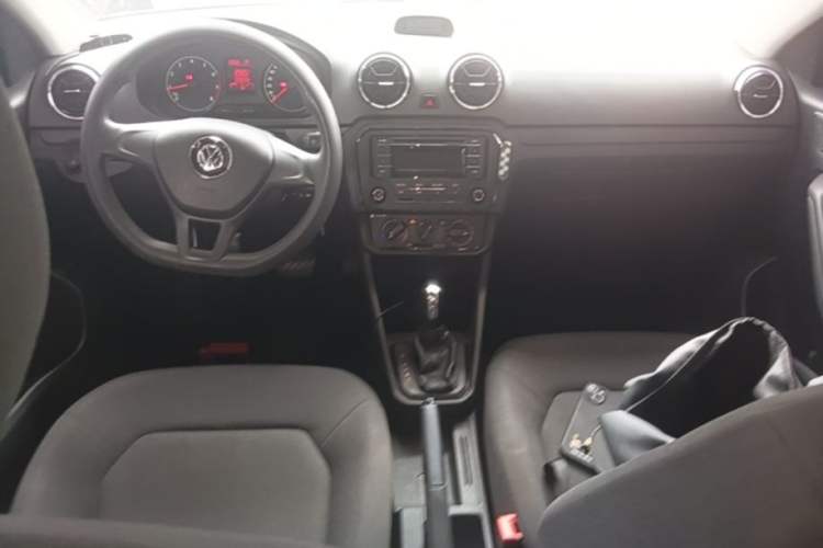 Used Volkswagen Jetta 2017 1.5L Automatic Fashion Model Center Console