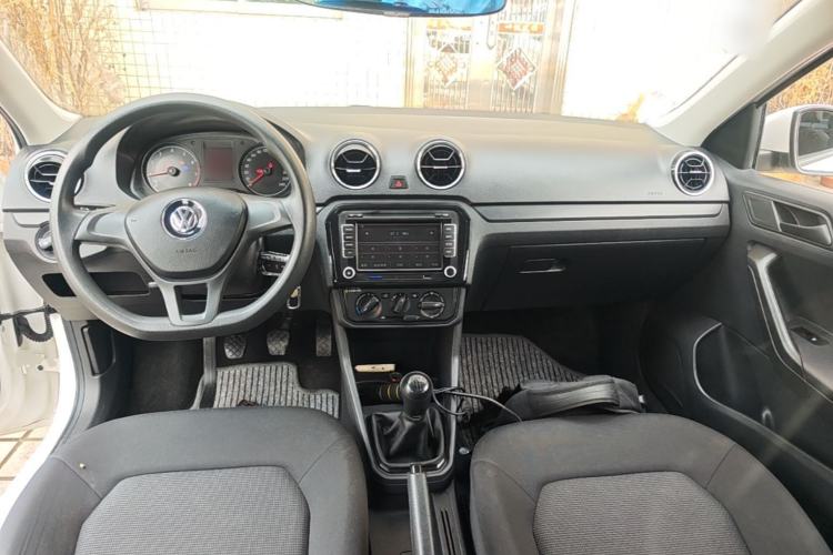 Used Volkswagen Jetta 2017 1.5L Manual Fashion Edition Center Console