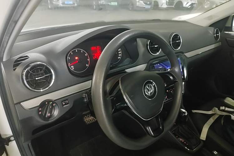 Used Volkswagen Jetta 2017 1.5L Automatic Comfort Model Center Console