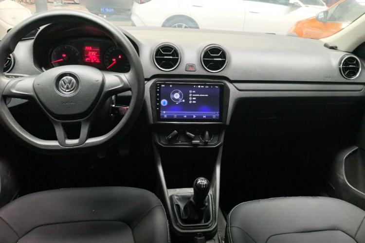 Used Volkswagen Jetta 2017 1.4L Manual Fashion Edition Center Console