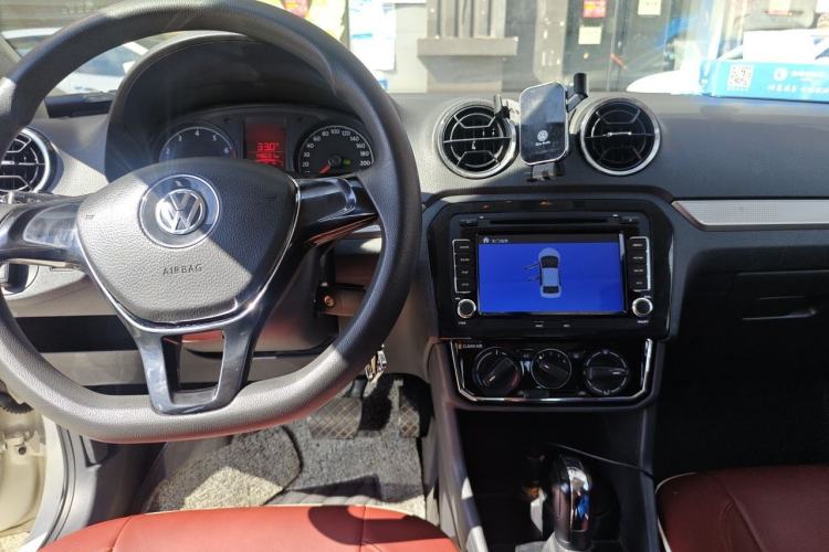Used Volkswagen Jetta 2017 1.5L Automatic Comfort Model Center Console