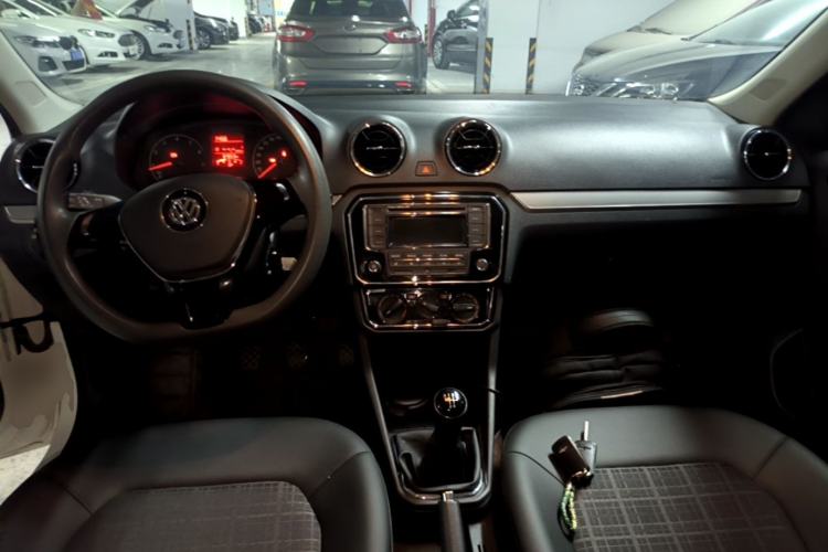 Used Volkswagen Jetta 2017 1.5L Manual Comfort Model Center Console