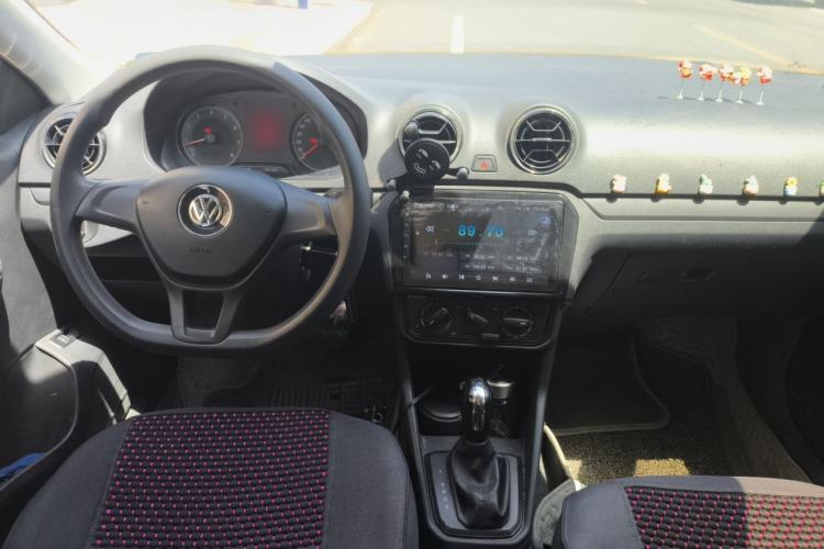 Used Volkswagen Jetta 2017 1.5L Automatic Fashion Model Center Console