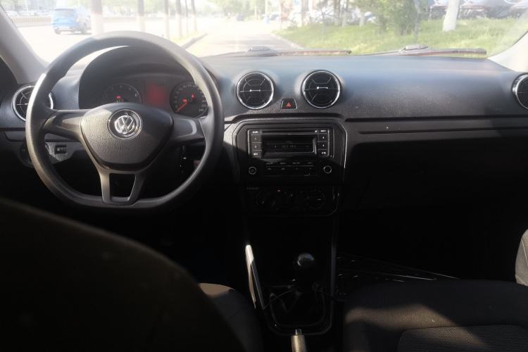 Used Volkswagen Jetta 2017 1.5L Manual Fashion Edition Center Console
