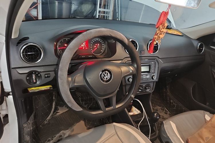 Used Volkswagen Jetta 2017 1.4L Manual Fashion Edition Center Console