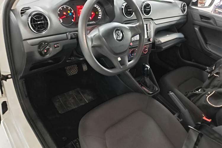 Used Volkswagen Jetta 2017 1.5L Automatic Fashion Model Center Console