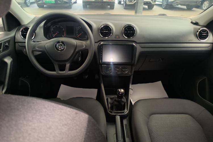 Used Volkswagen Jetta 2017 1.4L Manual Fashion Edition Center Console