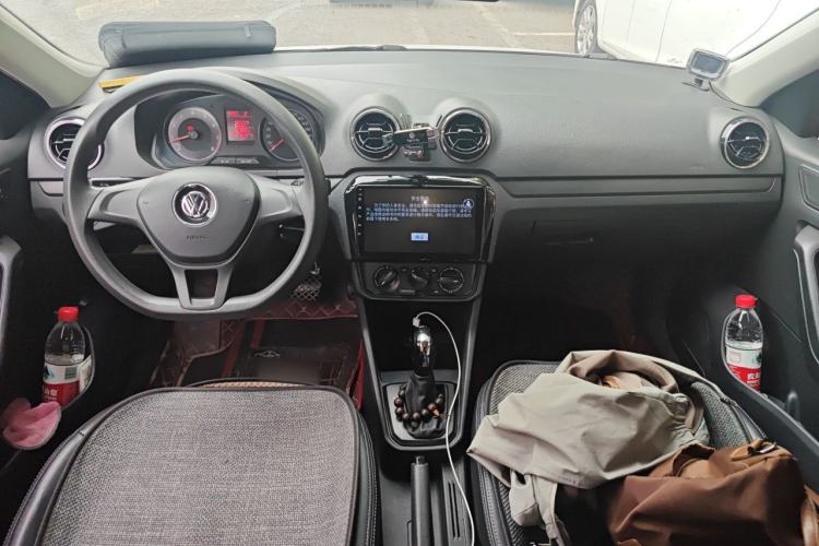 Used Volkswagen Jetta 2017 1.5L Automatic Fashion Model Center Console