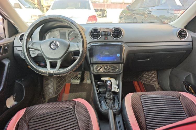 Used Volkswagen Jetta 2017 1.5L Automatic Fashion Model Center Console