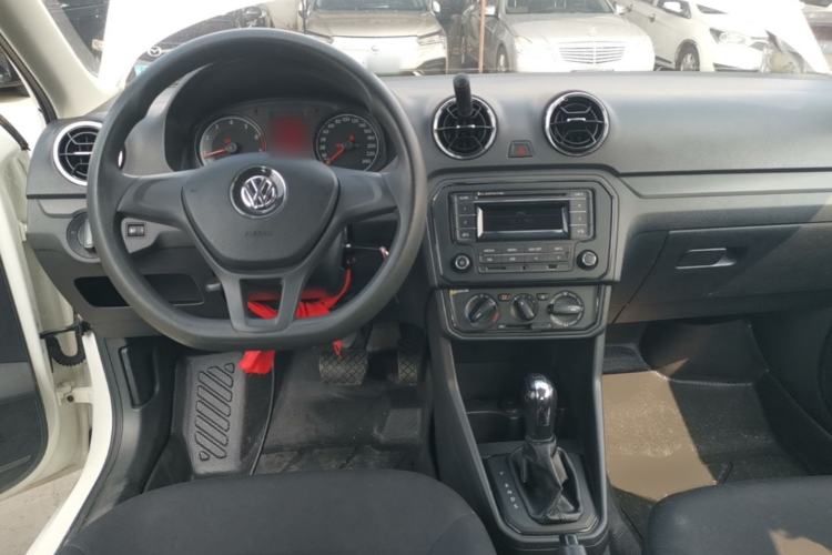 Used Volkswagen Jetta 2017 1.5L Automatic Fashion Model Center Console