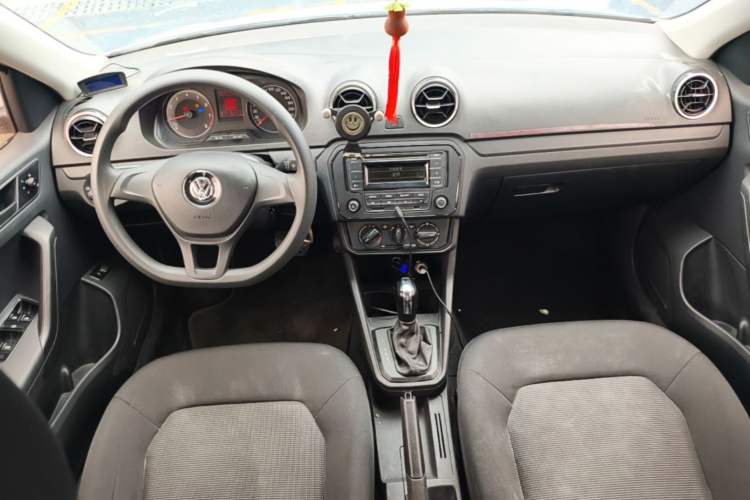 Used Volkswagen Jetta 2017 1.5L Automatic Fashion Model Center Console