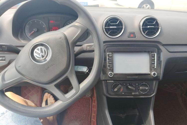 Used Volkswagen Jetta 2017 1.4L Manual Fashion Edition Center Console