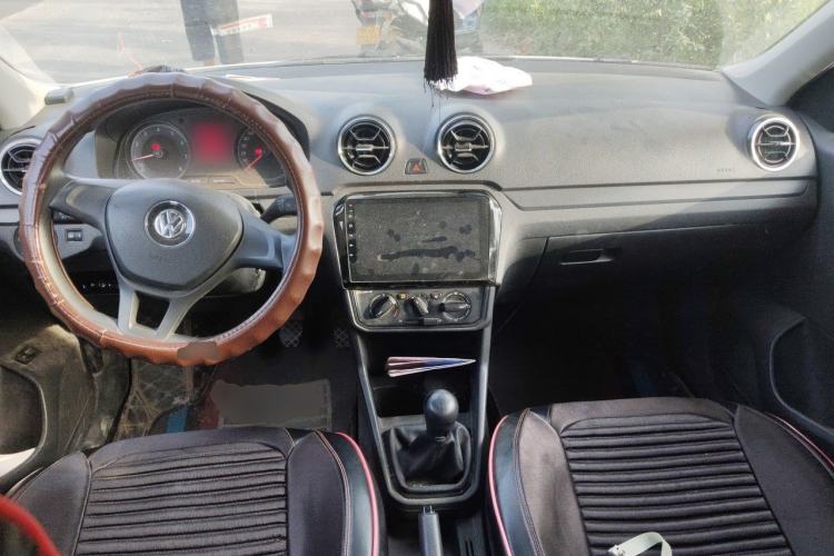 Used Volkswagen Jetta 2017 1.4L Manual Fashion Edition Center Console