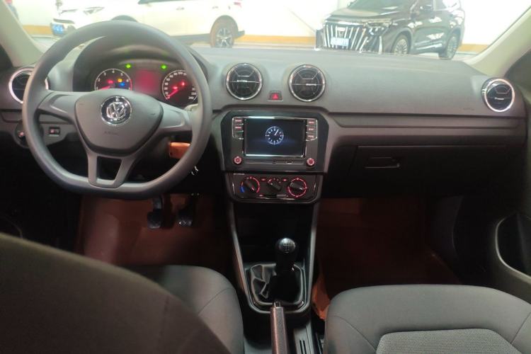 Used Volkswagen Jetta 2017 1.4L Manual Fashion Edition Center Console