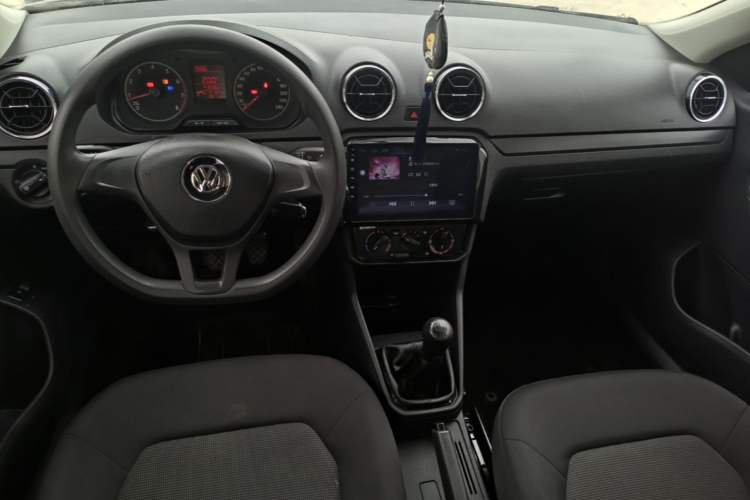 Used Volkswagen Jetta 2017 1.5L Manual Fashion Edition Center Console