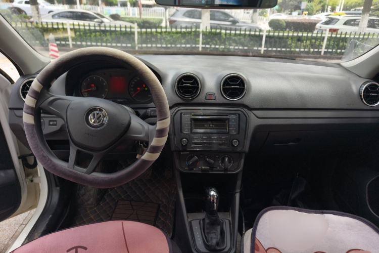 Used Volkswagen Jetta 2017 1.5L Automatic Fashion Model Center Console