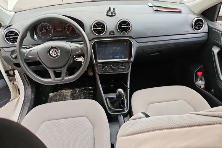 Used Volkswagen Jetta 2017 1.5L Manual Fashion Edition Center Console