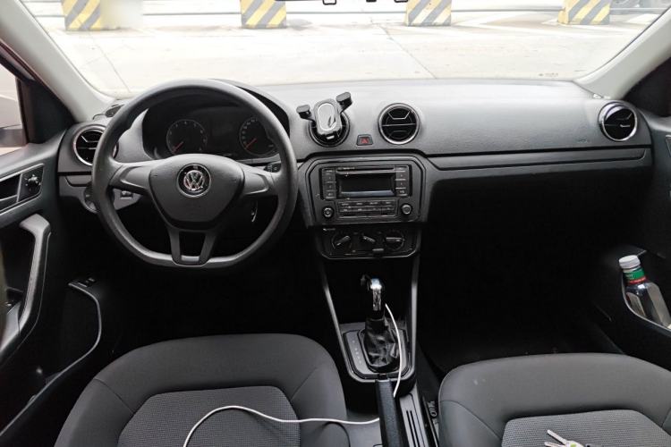 Used Volkswagen Jetta 2017 1.5L Automatic Fashion Model Center Console