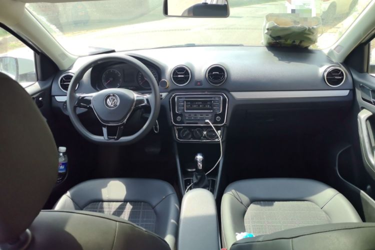 Used Volkswagen Jetta 2017 1.5L Automatic Comfort Model Center Console