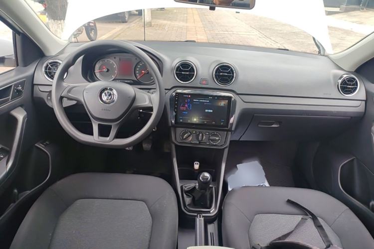 Used Volkswagen Jetta 2017 1.5L Manual Fashion Edition Center Console