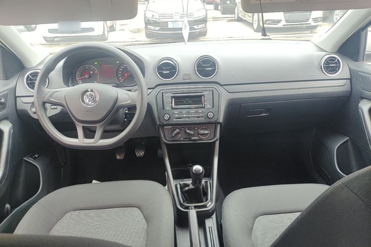 Used Volkswagen Jetta 2017 1.4L Manual Fashion Edition Center Console