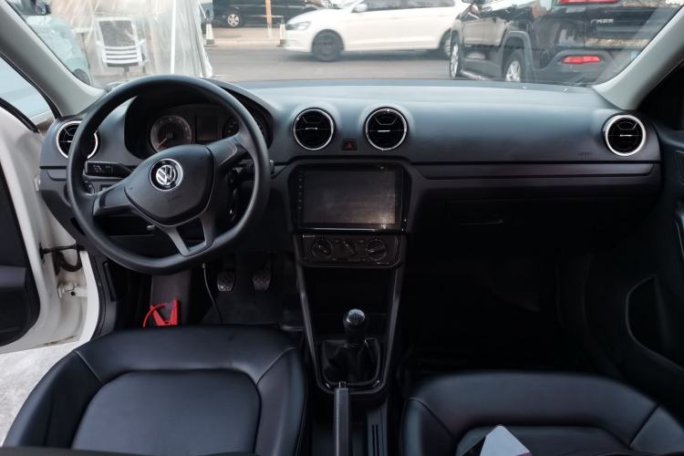 Used Volkswagen Jetta 2017 1.5L Manual Fashion Edition Center Console
