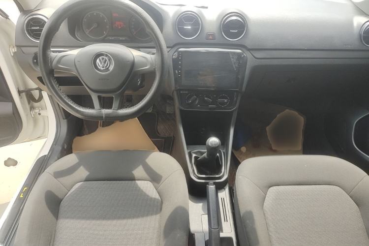 Used Volkswagen Jetta 2017 1.5L Manual Fashion Edition Center Console