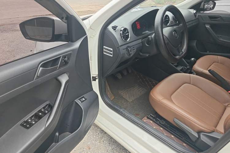 Used Volkswagen Jetta 2017 1.5L Manual Fashion Edition Driver Seat