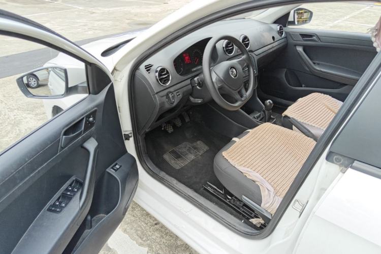 Used Volkswagen Jetta 2017 1.5L Manual Fashion Edition Driver Seat