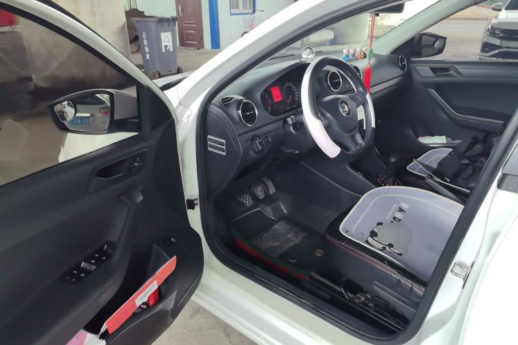 Used Volkswagen Jetta 2017 1.5L Manual Fashion Edition Driver Seat