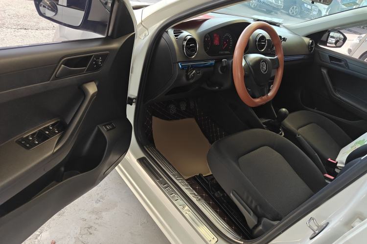 Used Volkswagen Jetta 2017 1.4L Manual Fashion Edition Driver Seat