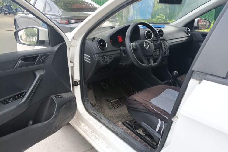 Used Volkswagen Jetta 2017 1.4L Manual Fashion Edition Driver Seat