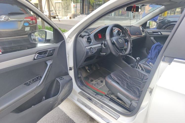 Used Volkswagen Jetta 2017 1.5L Manual Comfort Model Driver Seat