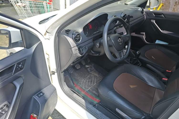 Used Volkswagen Jetta 2017 1.4L Manual Fashion Edition Driver Seat