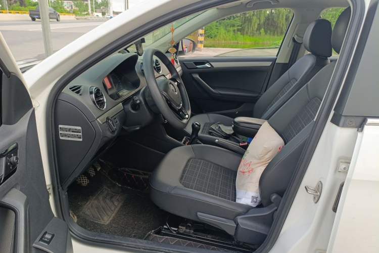 Used Volkswagen Jetta 2017 1.5L Manual Comfort Model Driver Seat