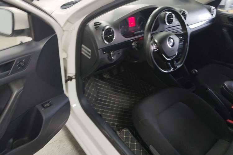 Used Volkswagen Jetta 2017 1.4L Manual Fashion Edition Driver Seat