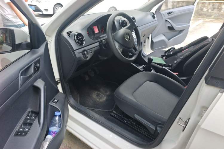 Used Volkswagen Jetta 2017 1.5L Manual Fashion Edition Driver Seat