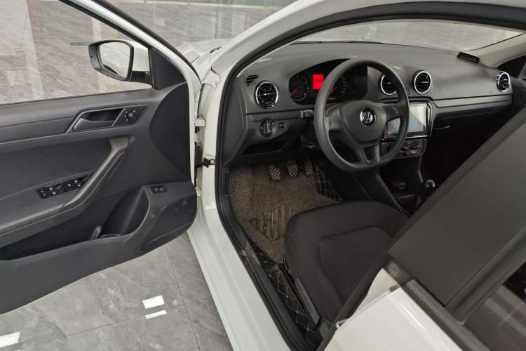 Used Volkswagen Jetta 2017 1.5L Manual Fashion Edition Driver Seat