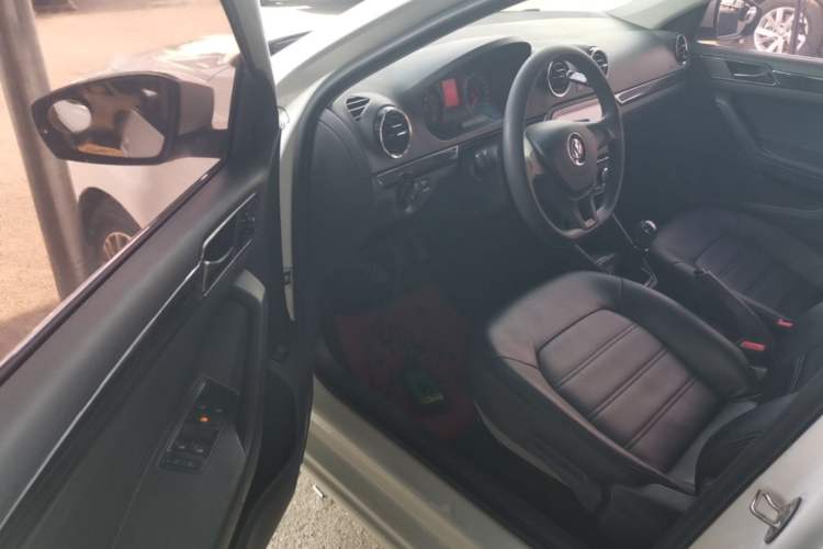 Used Volkswagen Jetta 2017 1.5L Manual Fashion Edition Driver Seat
