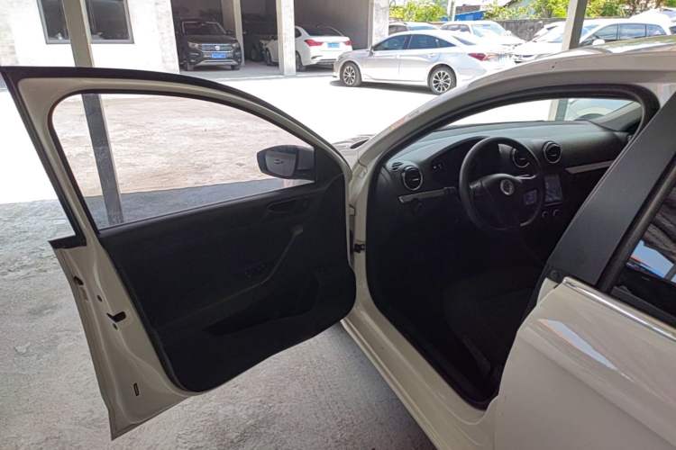 Used Volkswagen Jetta 2017 1.5L Manual Fashion Edition Driver Seat