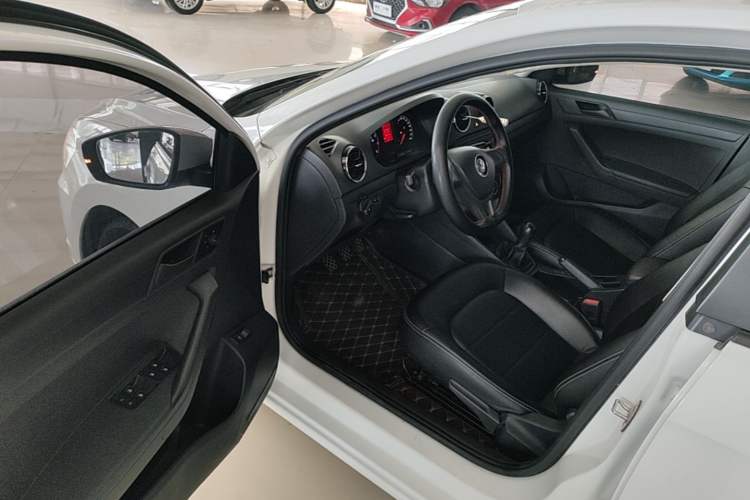 Used Volkswagen Jetta 2017 1.4L Manual Fashion Edition Driver Seat
