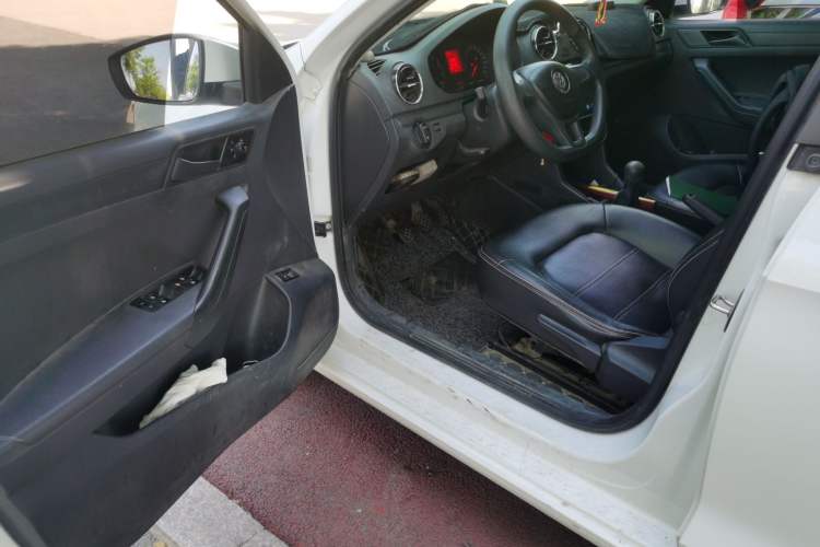 Used Volkswagen Jetta 2017 1.5L Manual Fashion Edition Driver Seat