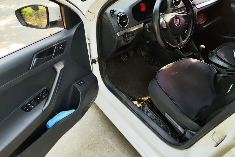 Used Volkswagen Jetta 2017 1.5L Manual Fashion Edition Driver Seat