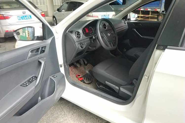 Used Volkswagen Jetta 2017 1.5L Manual Fashion Edition Driver Seat