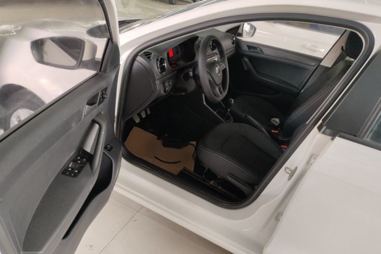 Used Volkswagen Jetta 2017 1.5L Manual Fashion Edition Driver Seat