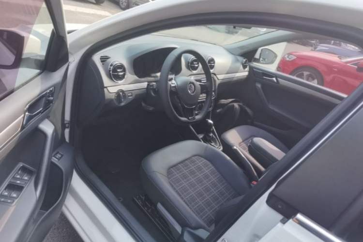 Used Volkswagen Jetta 2017 1.5L Automatic Comfort Model Driver Seat