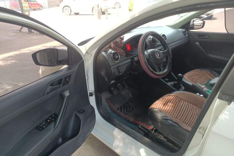 Used Volkswagen Jetta 2017 1.5L Manual Fashion Edition Driver Seat